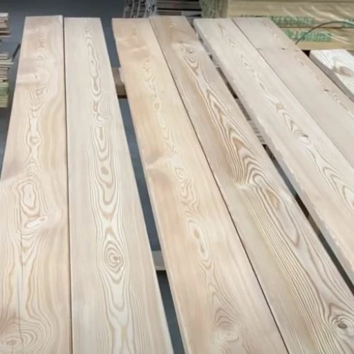 Доска террасная лиственница гладкая 28*120*2000, сорт АВ (0,24м2)